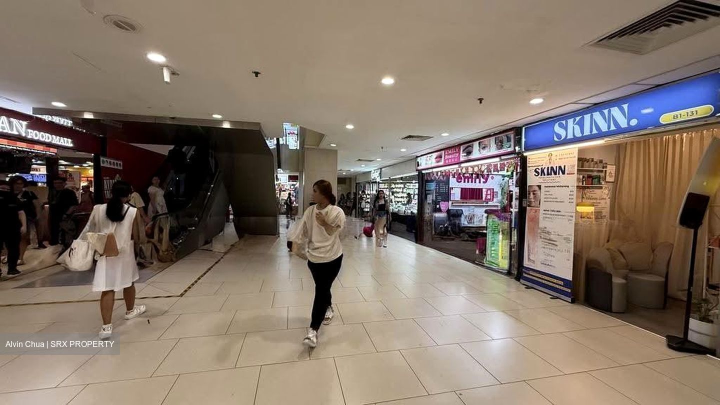 Lucky Plaza (D9), Shop House #628807111